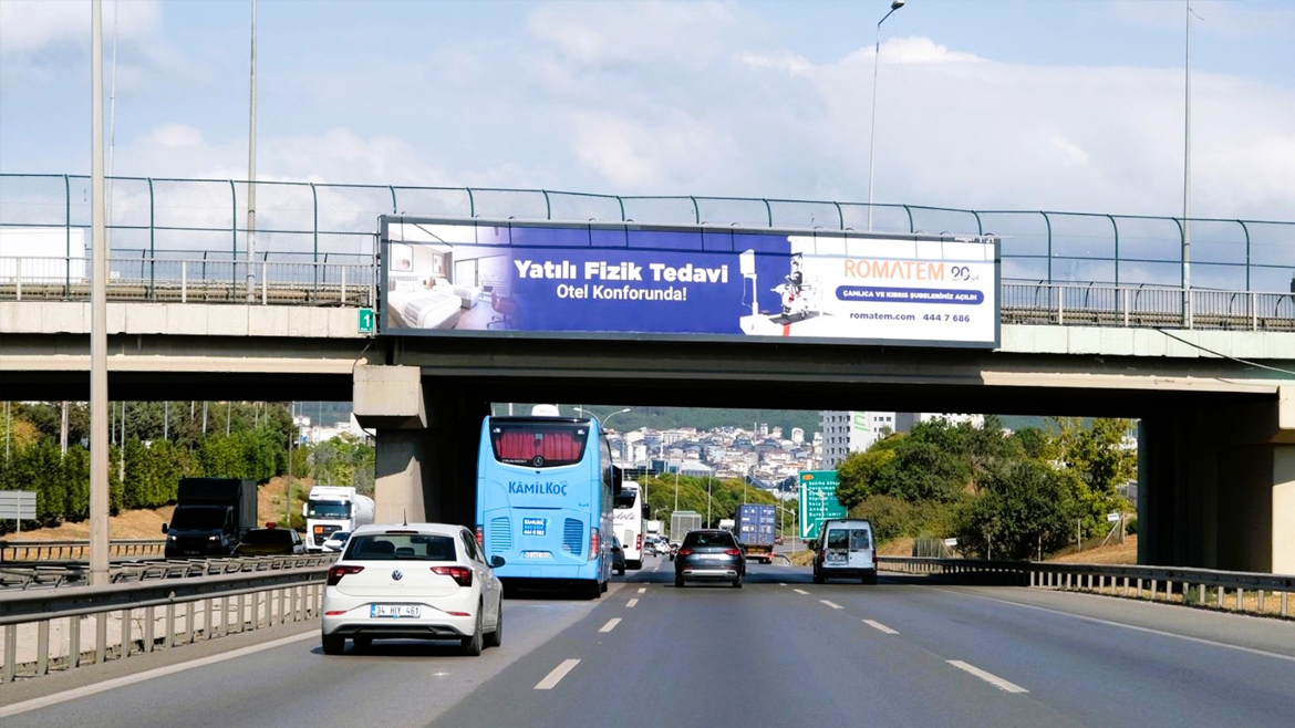 Üst Geçit Reklamları ile Şehir İçi Pazarlama Stratejileri